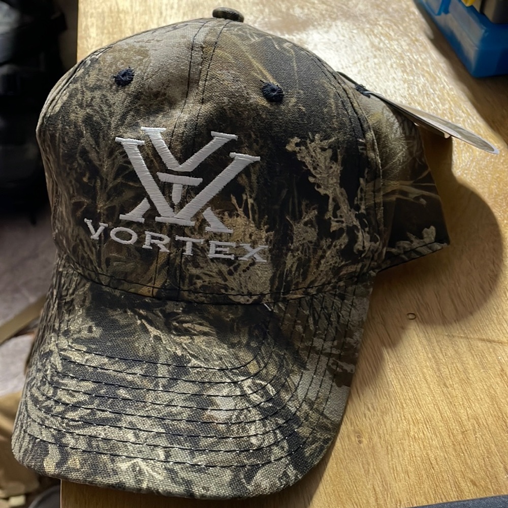 New never worn Vortex Optics Realtree camo hat. Adjustable Velcro back.